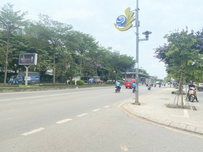 Vị trí cực đẹp Nhà hà trì dân xây 3,5 tầng DT Rộng - vị trí ô tô - 8,99 tỷ